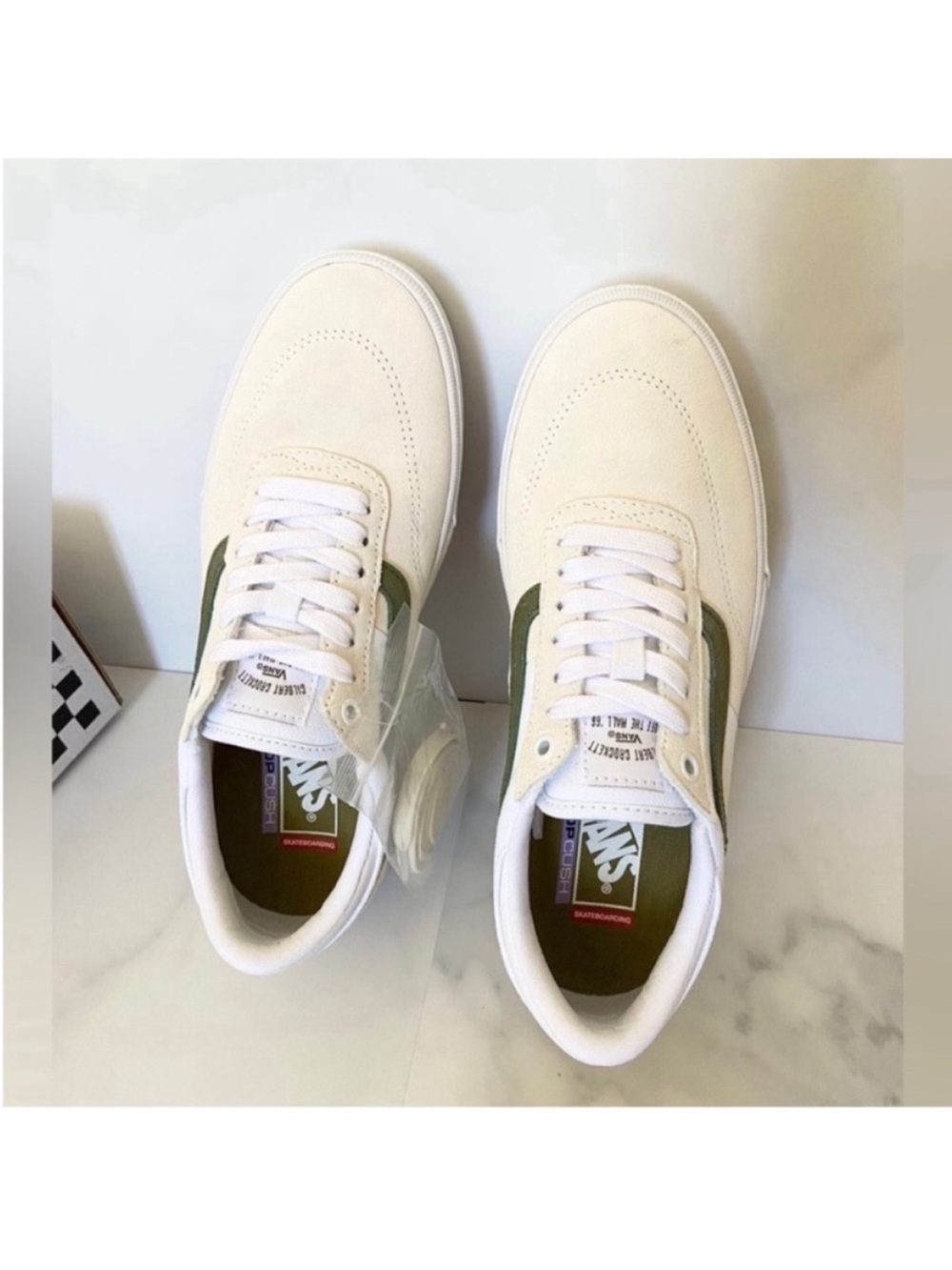 Vans Gilbert Crockett Shoe
True White / Green Women 9.0 US
Mens 7.5 US - Picture 6 of 13